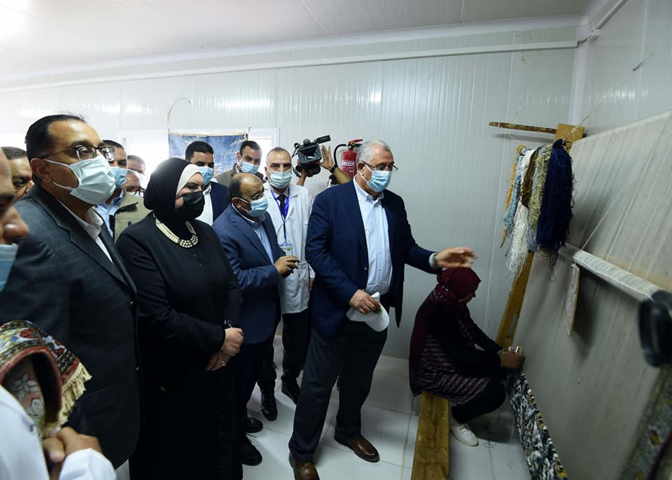 مدبولى يوجه بتوطين صناعة الحرير فى مصر