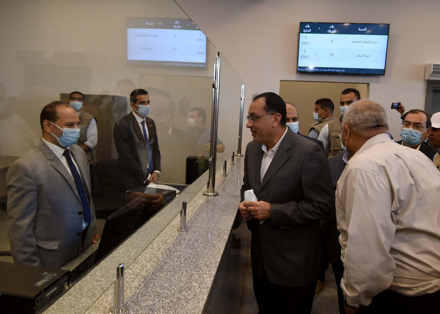 مدبولى يشهد مركز خدمات المستثمرين بالوادى الجديد