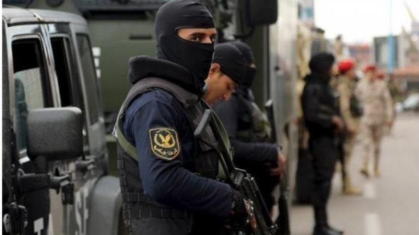 ضبط عاطلين سرقا حقيبة طالب داخل مسجد بالسويس