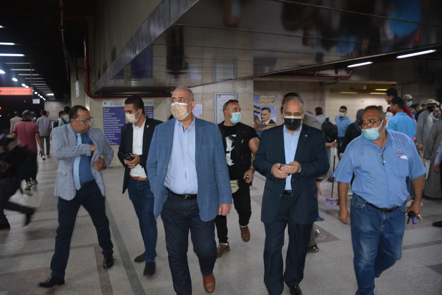 جولة رئيس الشركة المصرية لإدارة وتشغيل مترو الأنفاق