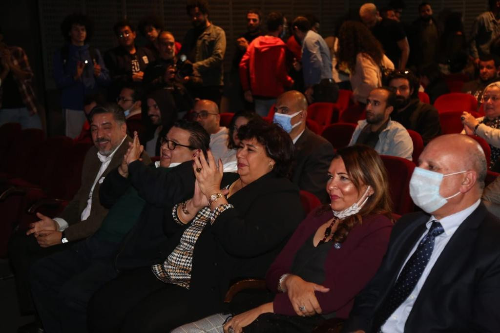 وزيرة الثقافة تشهد عرض مسرحية سالب واحد