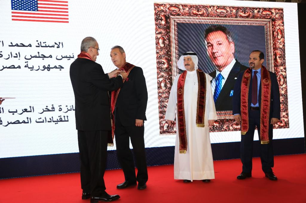رئيس مجلس إدارة بنك مصر يحصد جائزة فخر العرب الدولية