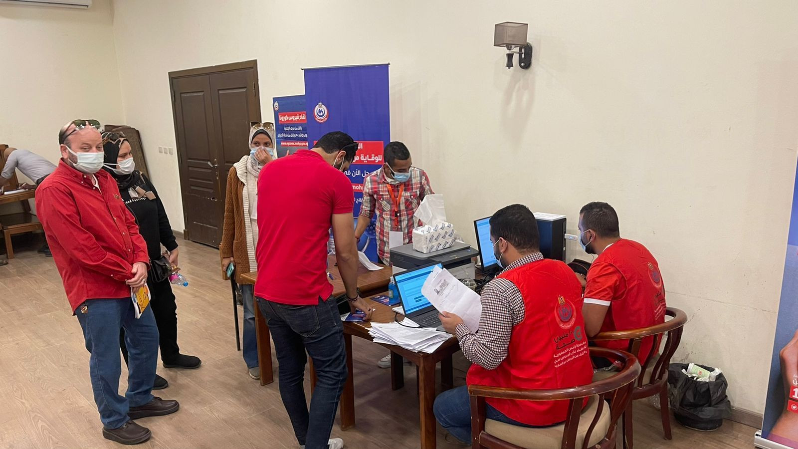 الصحة تواصل حملات التطعيم ضد كورونا بالأندية الرياضية