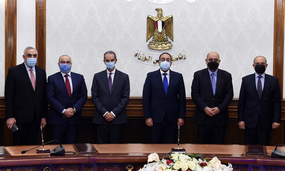 جانب من توقيع خطاب نوايا
