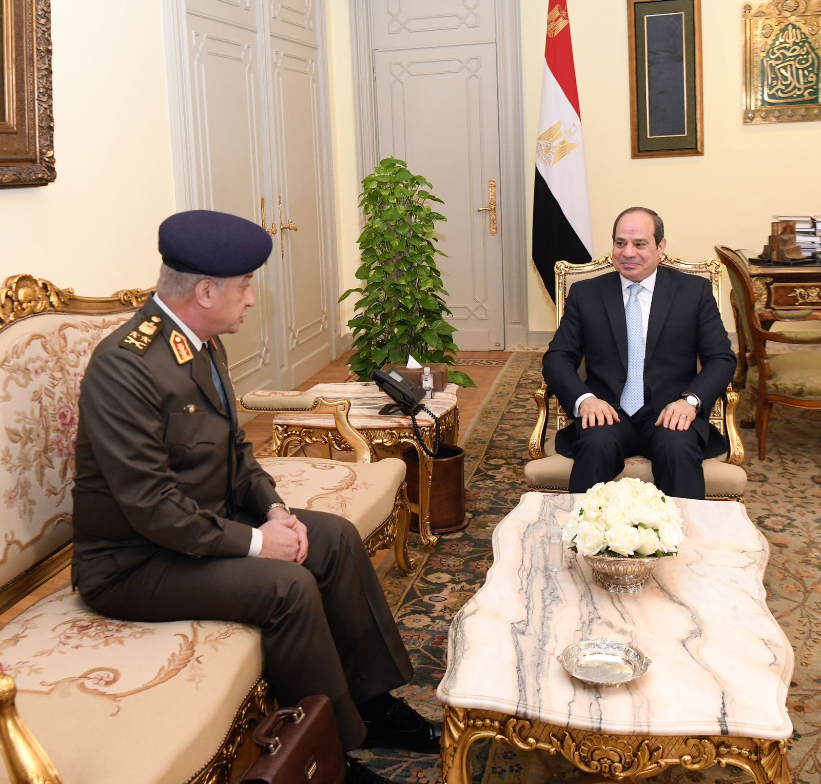 الرئيس السيسى يستقبل وزير الدفاع
