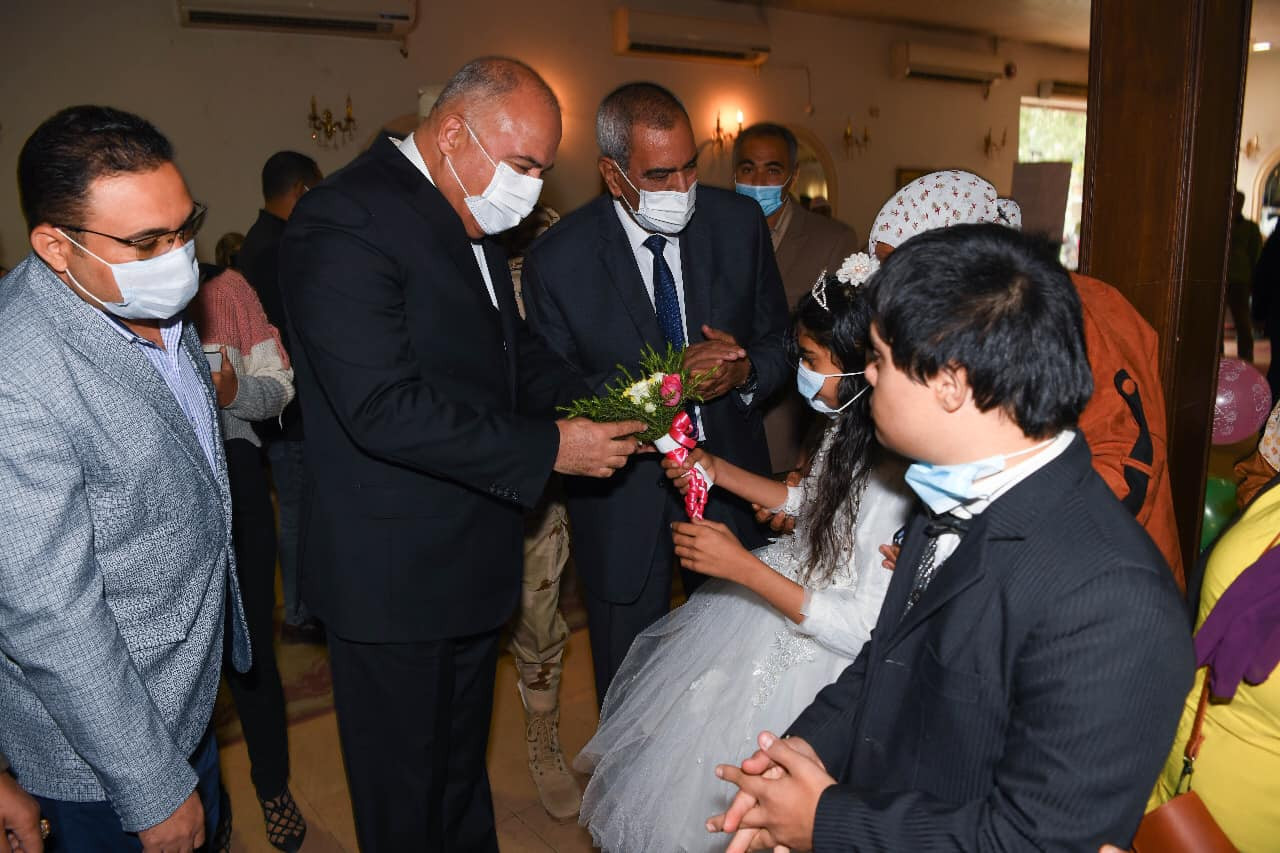 محافظ قنا