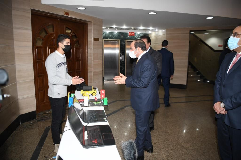 السيسى يتفقد كلية الذكاء الاصطناعى