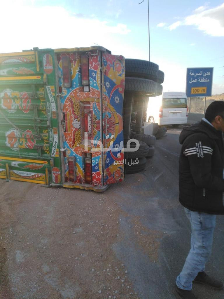 حادث مرورى على الطريق الأوسطى