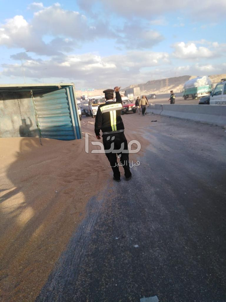 حادث مرورى على الطريق الأوسطى