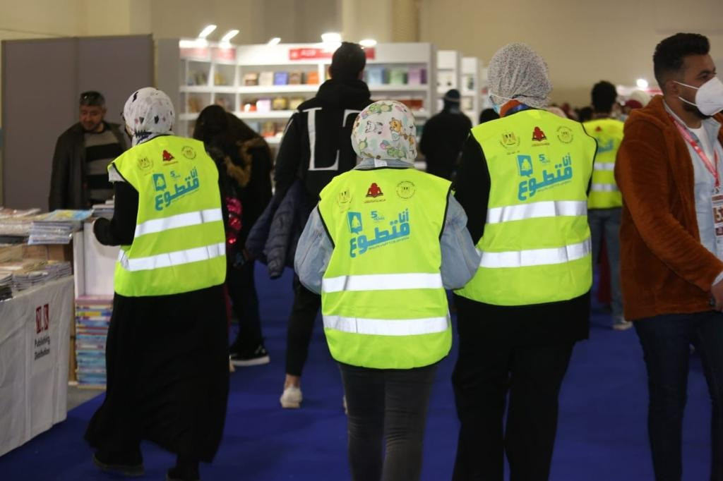 شباب المتطوعين بمعرض القاهرة الدولى للكتاب