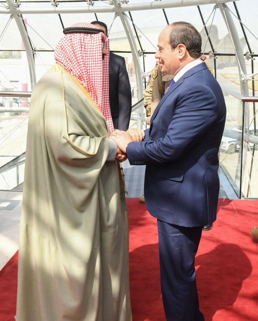الرئيس السيسى يصل إلى الكويت