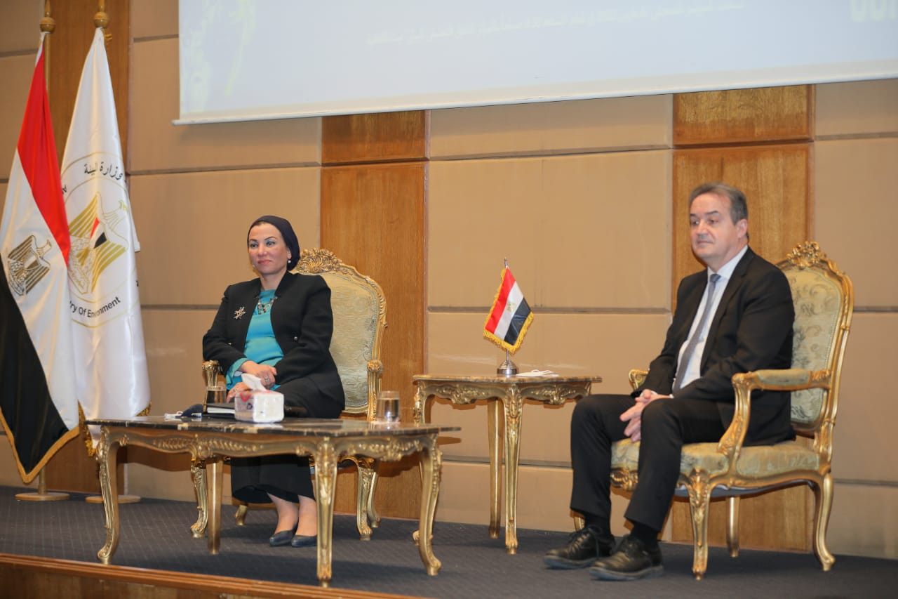 وزيرة البئية