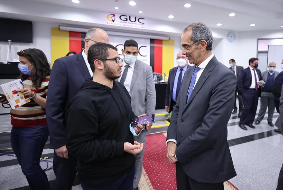 عمرو طلعت وزير الاتصالات