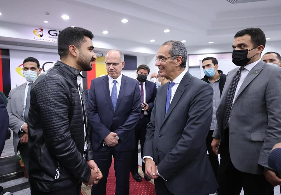 عمرو طلعت وزير الاتصالات