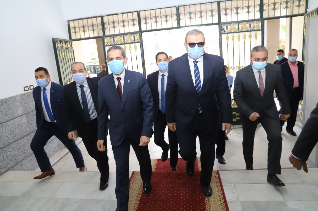 وزير القوي العاملة ومحافظ الغربية