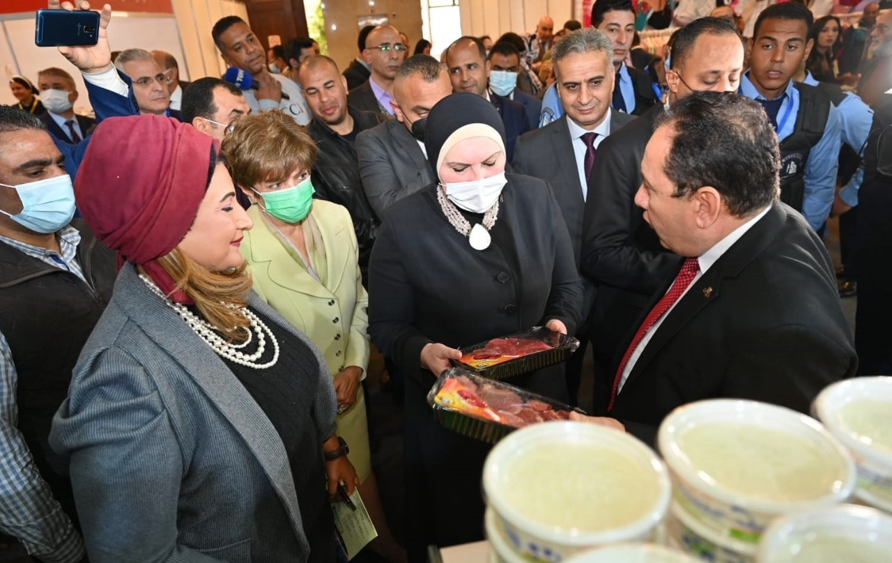 نيفين جامع