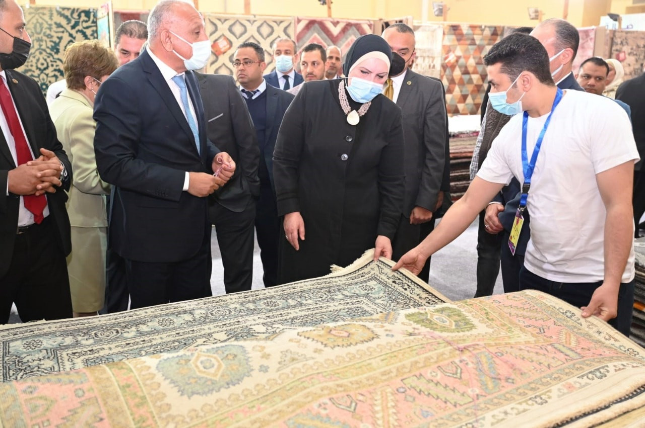 نيفين جامع