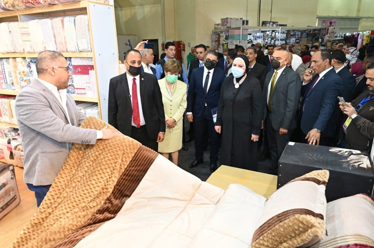 نيفين جامع