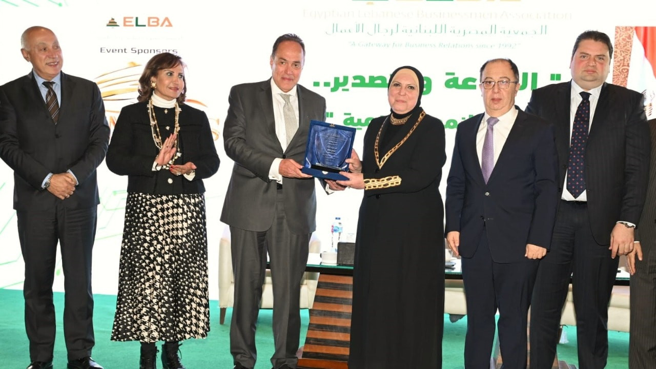 نيفين جامع