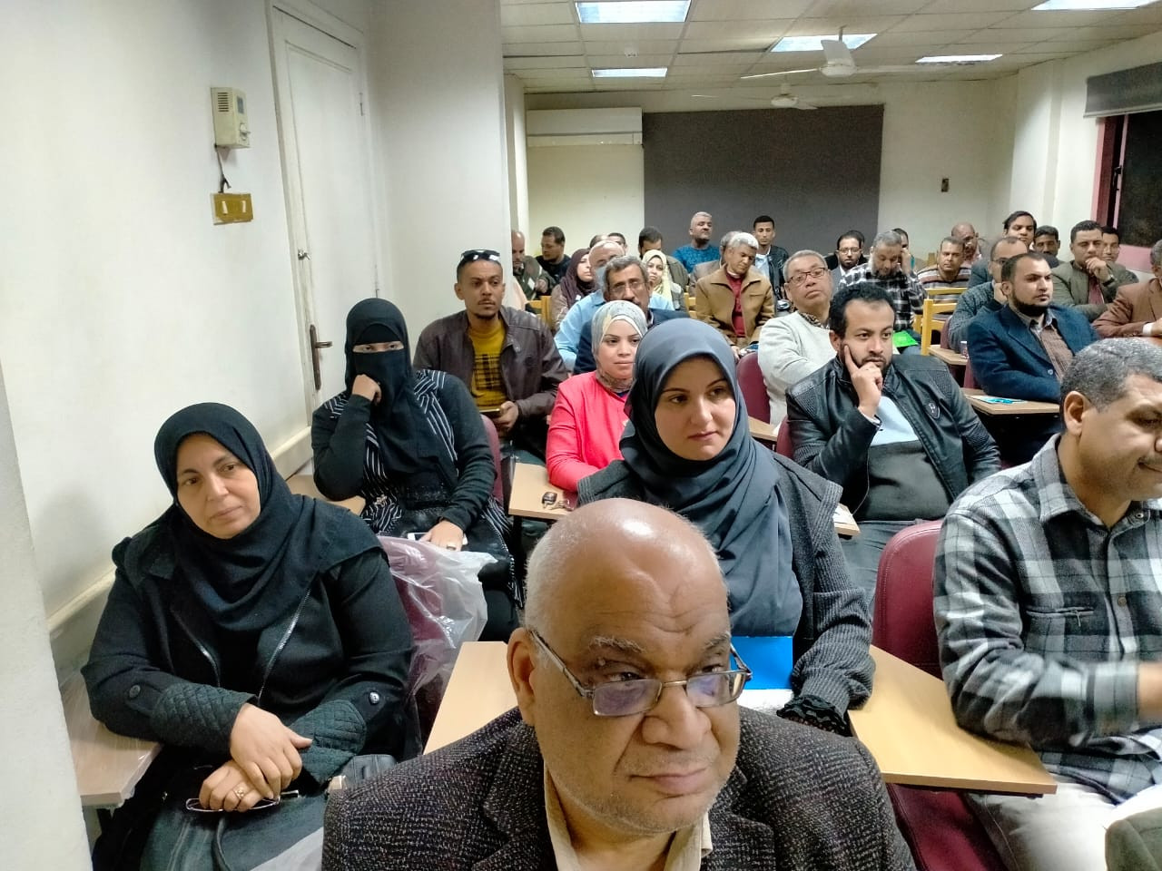 اجتماع تقييم أداء فرقة التطعيم