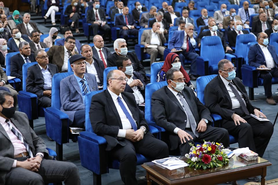 اجتماع الدكتور محمد عبد العاطى وزير الموارد المائية والرى