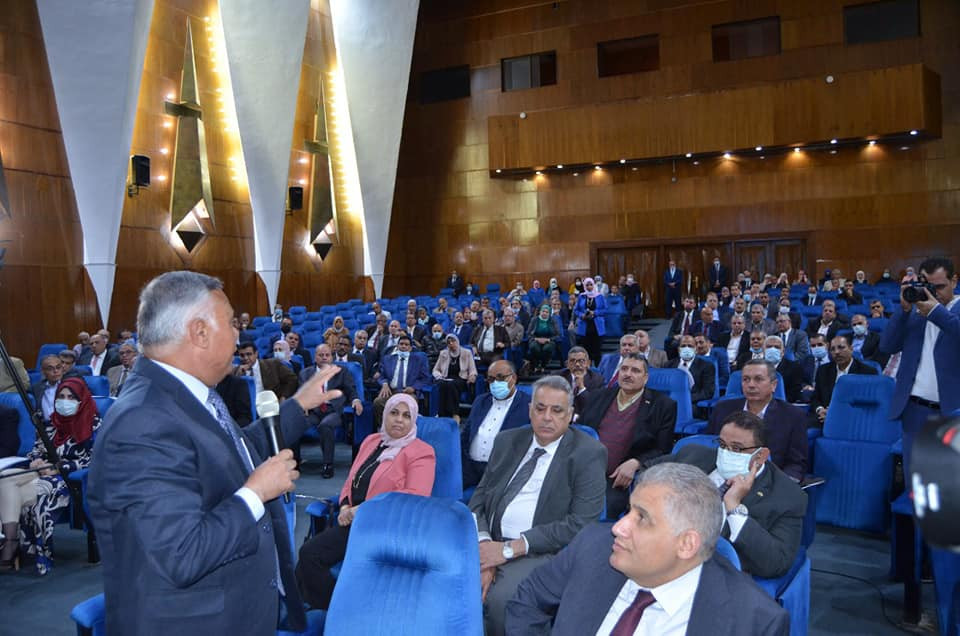 اجتماع الدكتور محمد عبد العاطى وزير الموارد المائية والرى