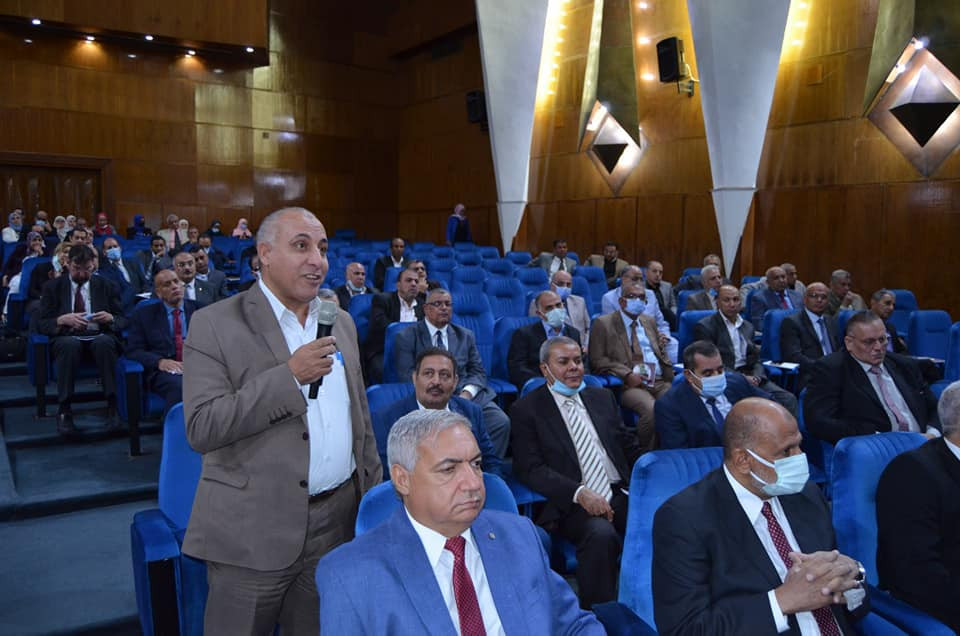 اجتماع الدكتور محمد عبد العاطى وزير الموارد المائية والرى