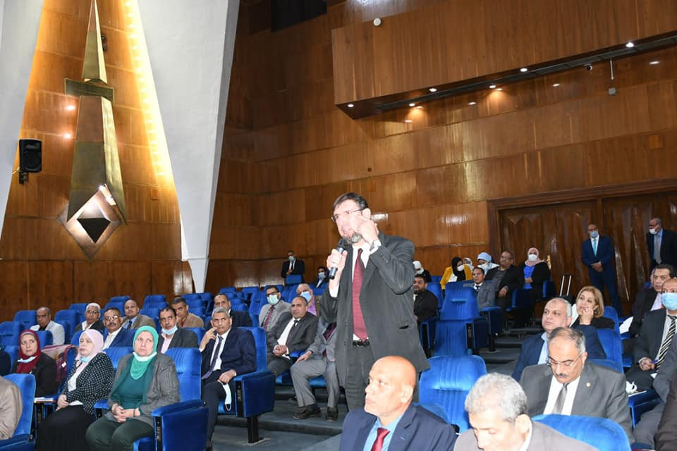 اجتماع الدكتور محمد عبد العاطى وزير الموارد المائية والرى