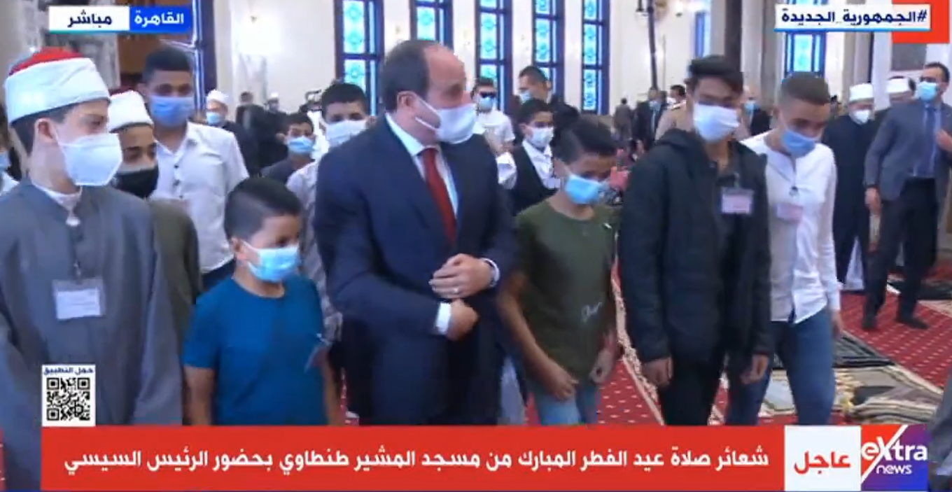 أبناء الشهداء يصلون العيد بجوار الرئيس السيسى