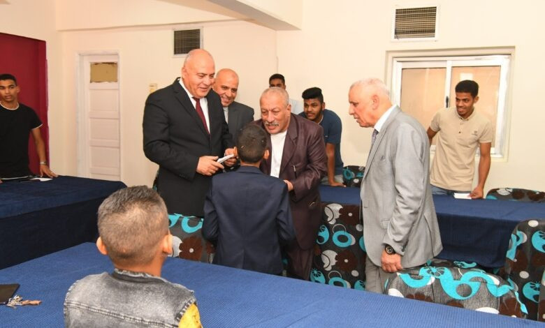 محافظ قنا