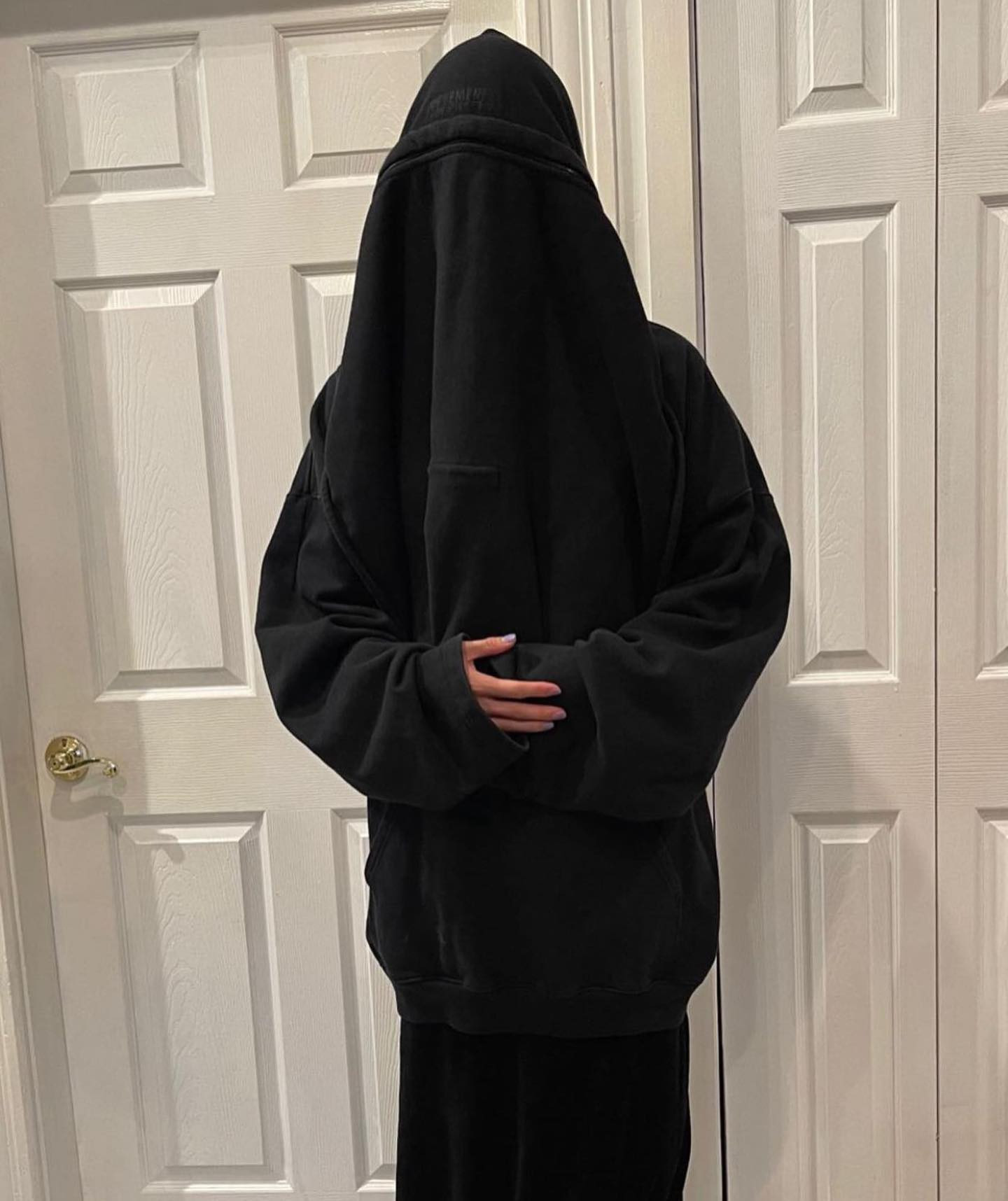 سويت شيرت بالنقاب