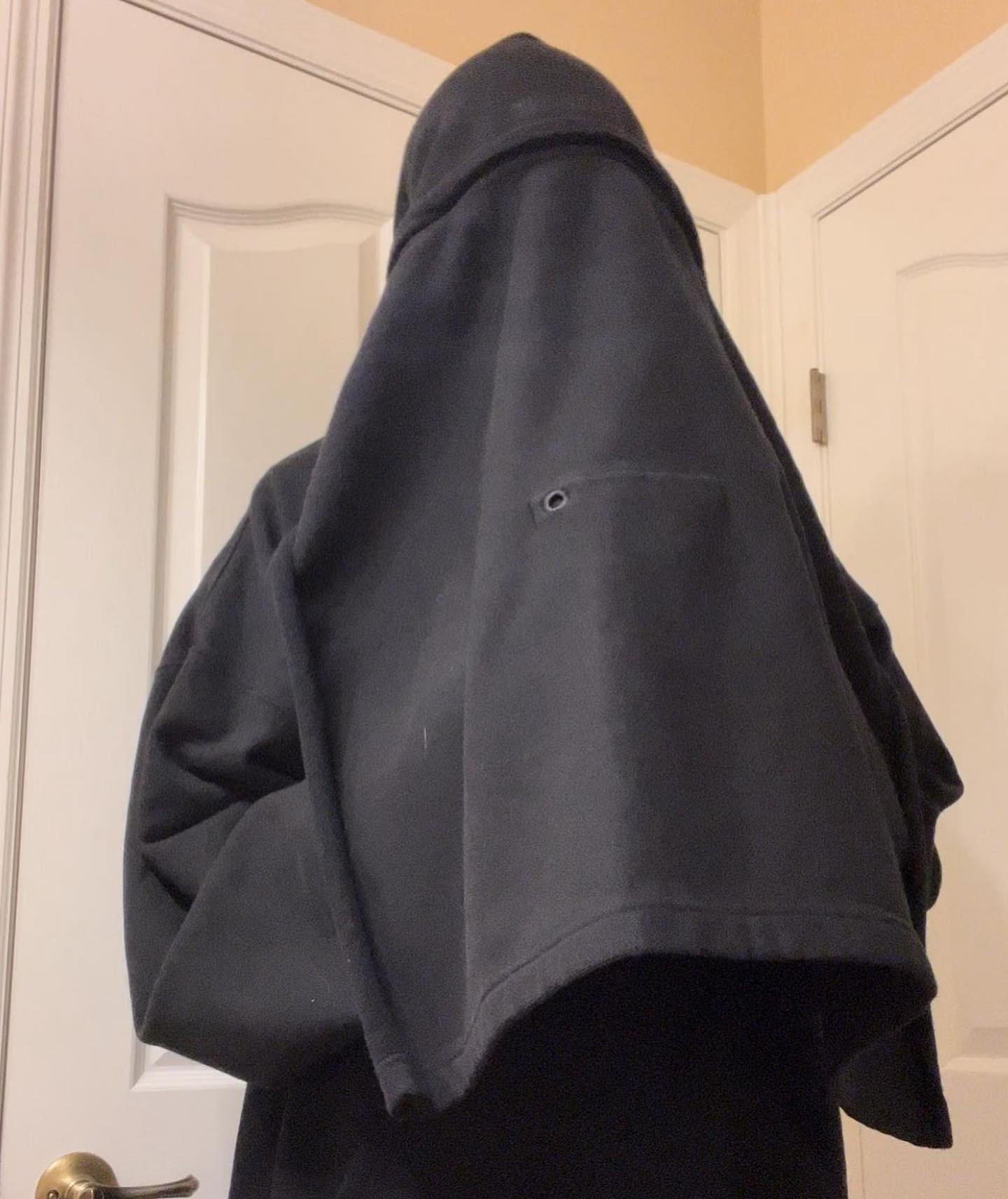 سويت شيرت بالنقاب