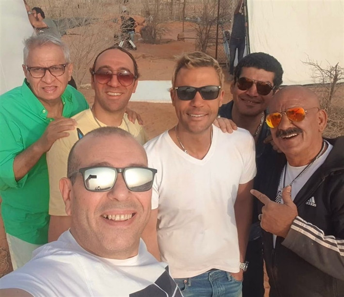 الفنان محمد سلام مع أبطال فيلم عمهم