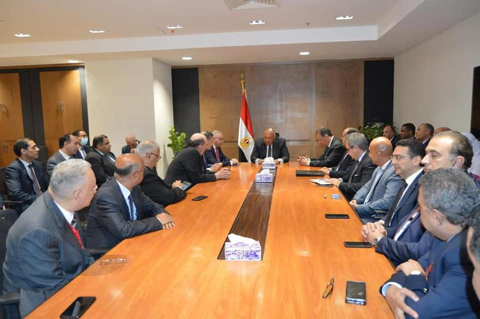 شكرى يجتمع بكبار مسؤولى الخارجية فى العاصمة الإدارية