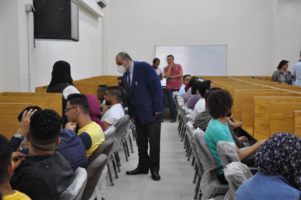 طلاب آداب جامعة حلوان