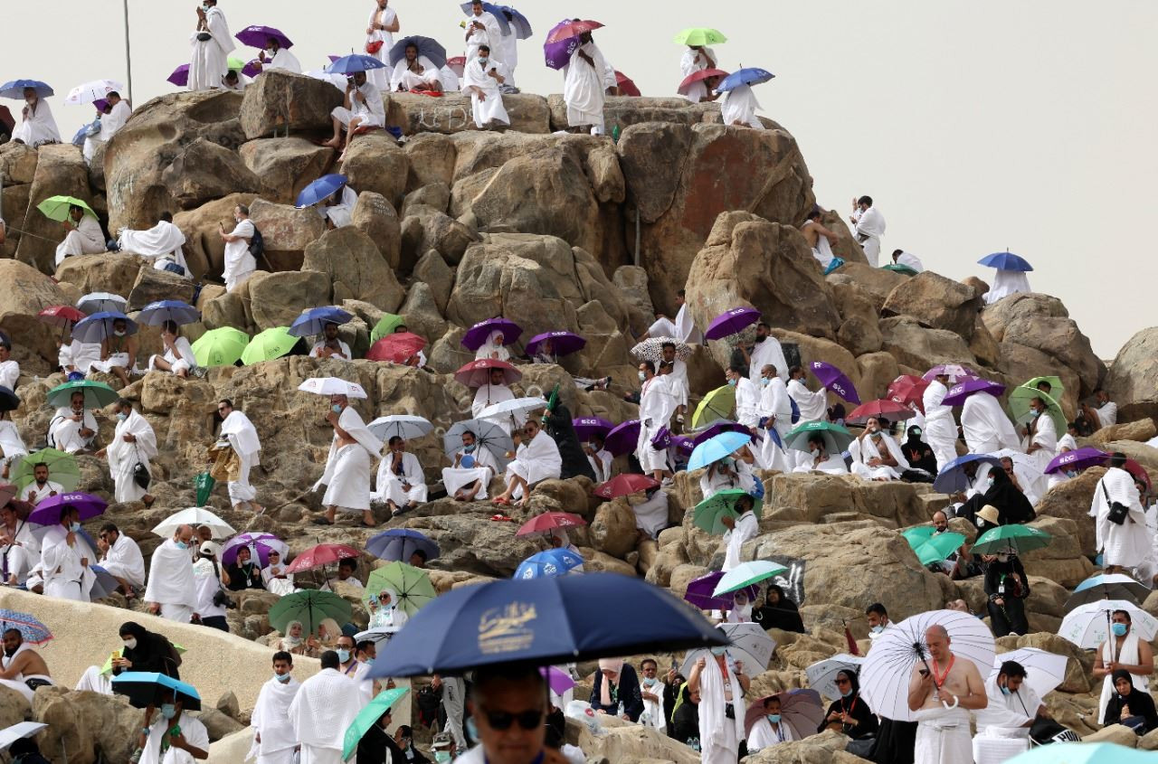 الحجاج على جبل عرفات الحجاج على جبل عرفات