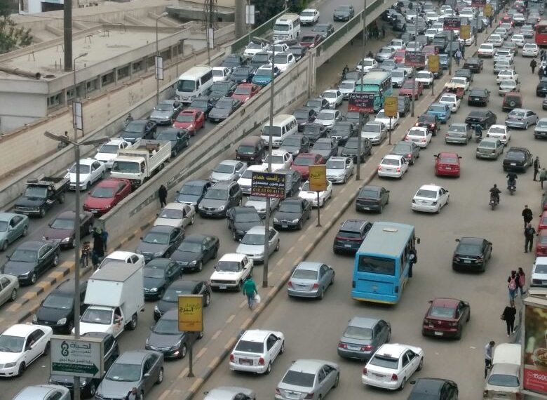 معدلات سير المركبات بالذروة المسائية تتجاوز 70% في إحدى المدن المصرية