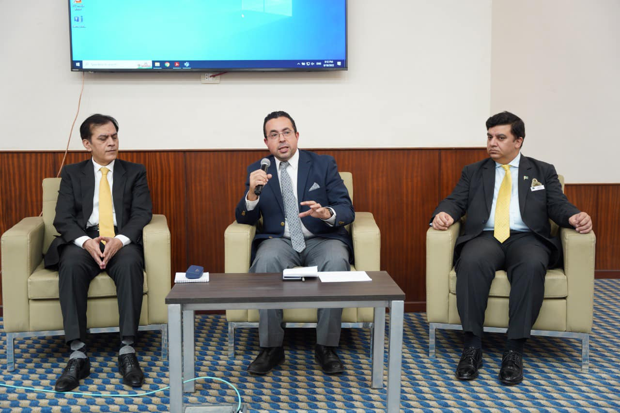 وفد المدرسة الوطنية للسياسة العامة الباكستانية