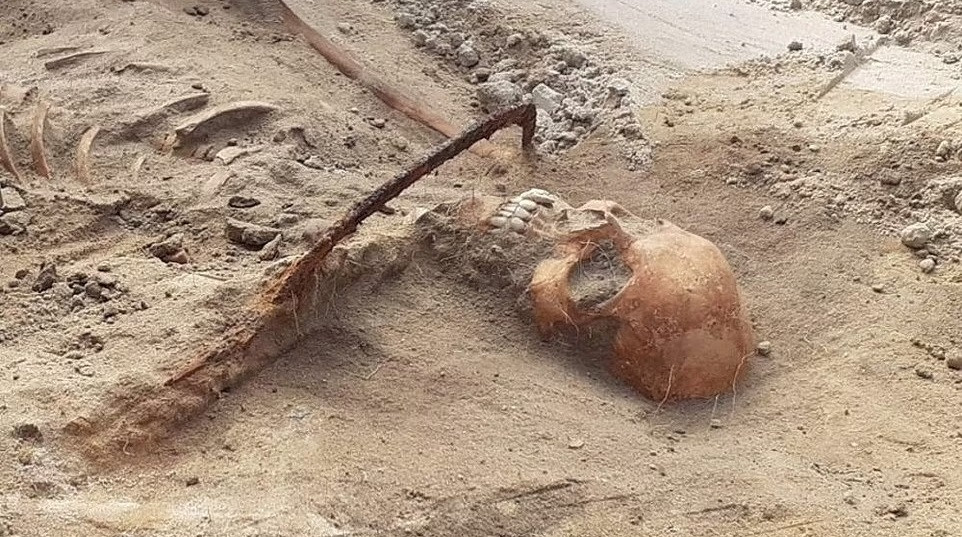 العثور على قبر مصاصة دماء
