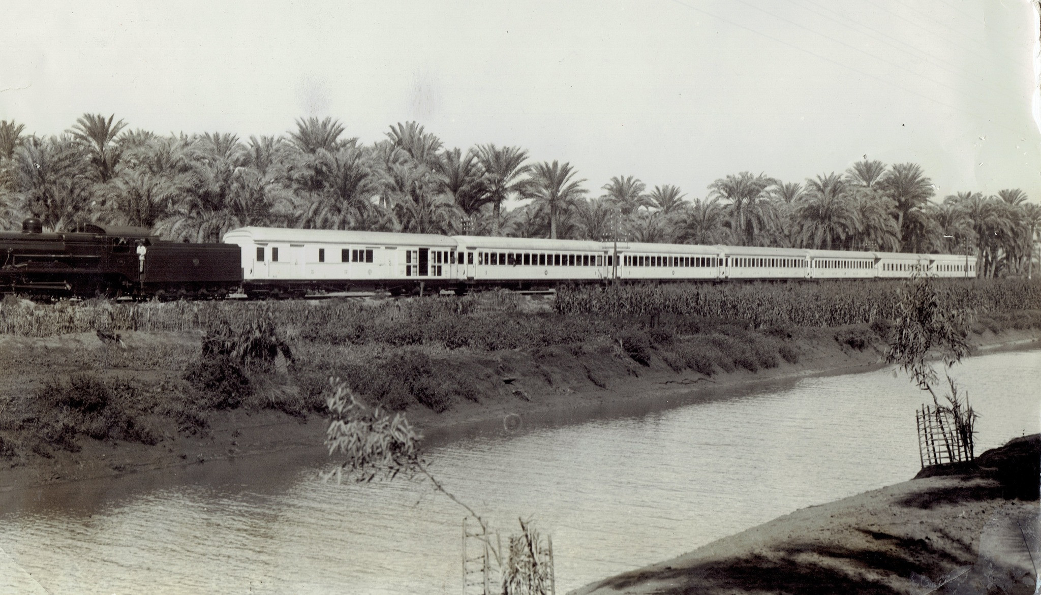 صورة نادرة لقطار الصعيد منذ 83 عاما
