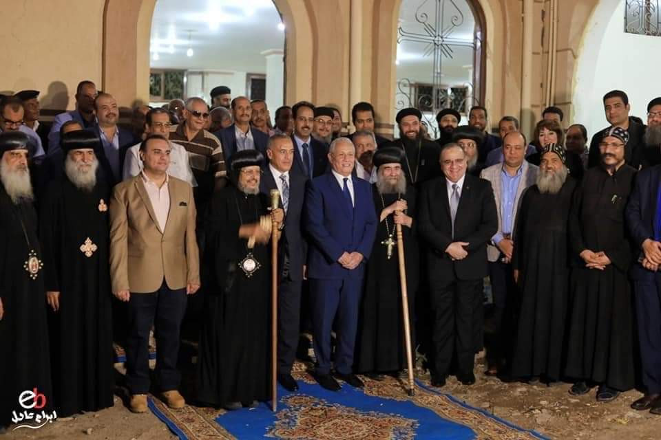 محافظ الأقصر خلال الزيارة
