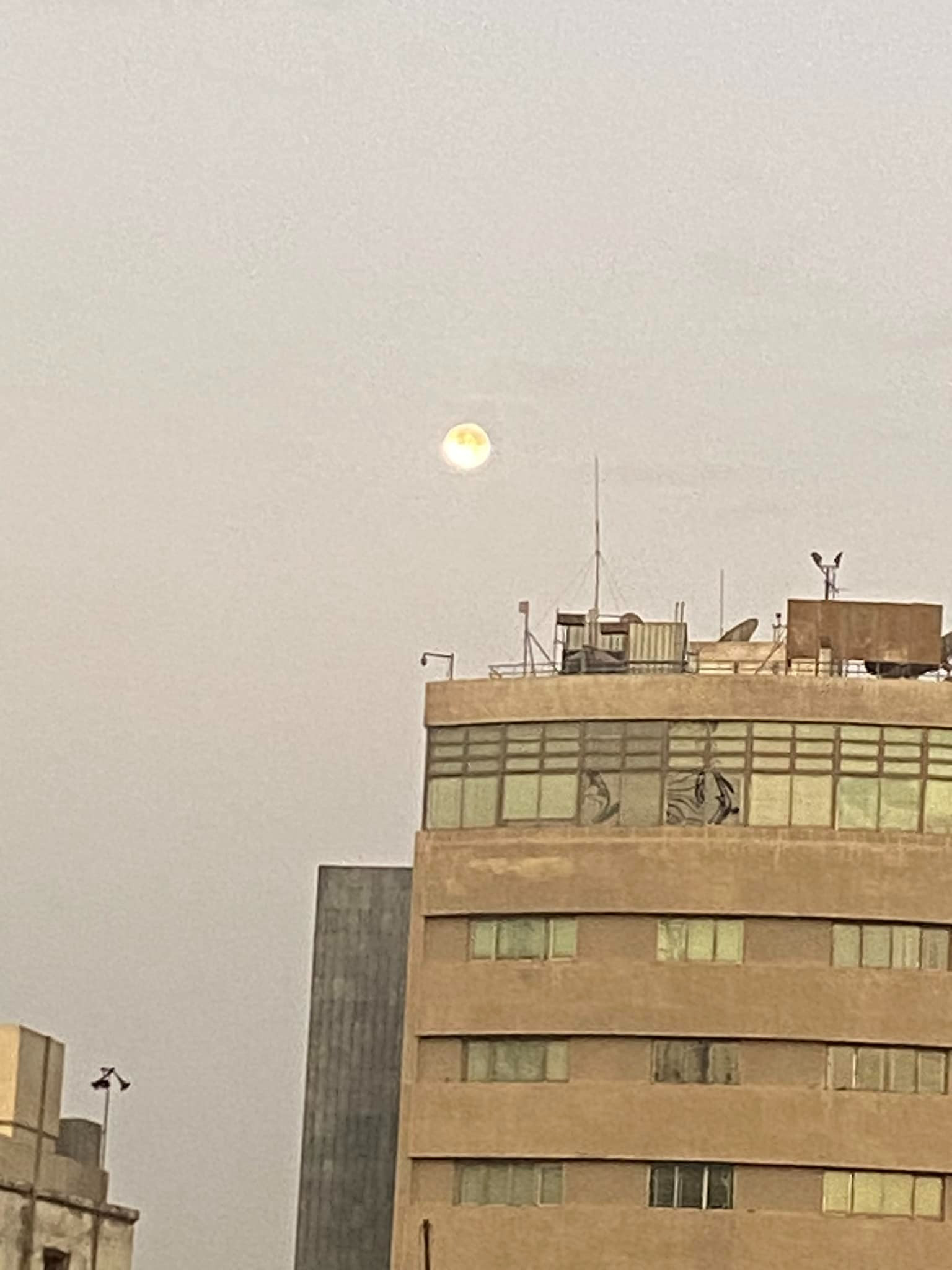 القمر البارد