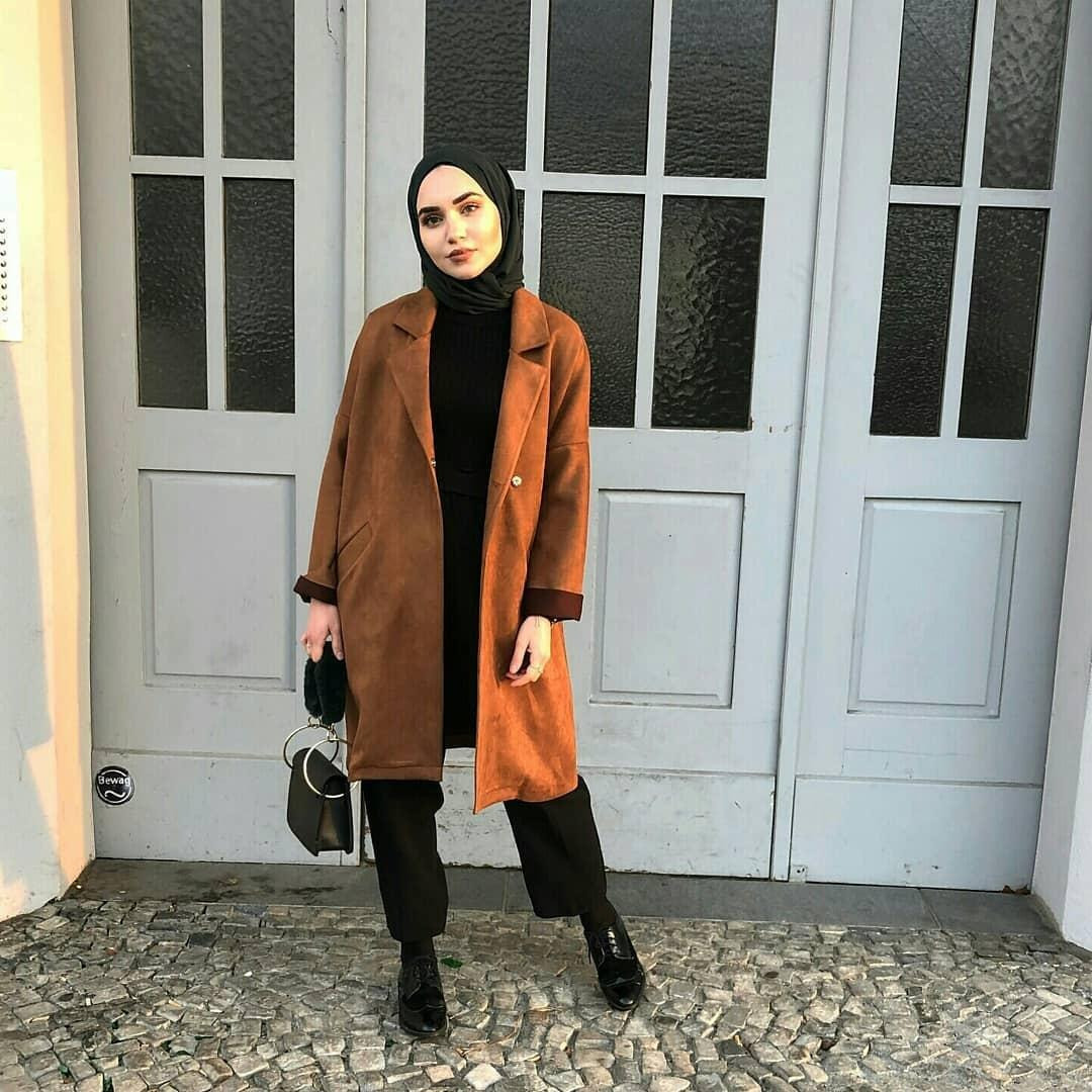 اللون البنى