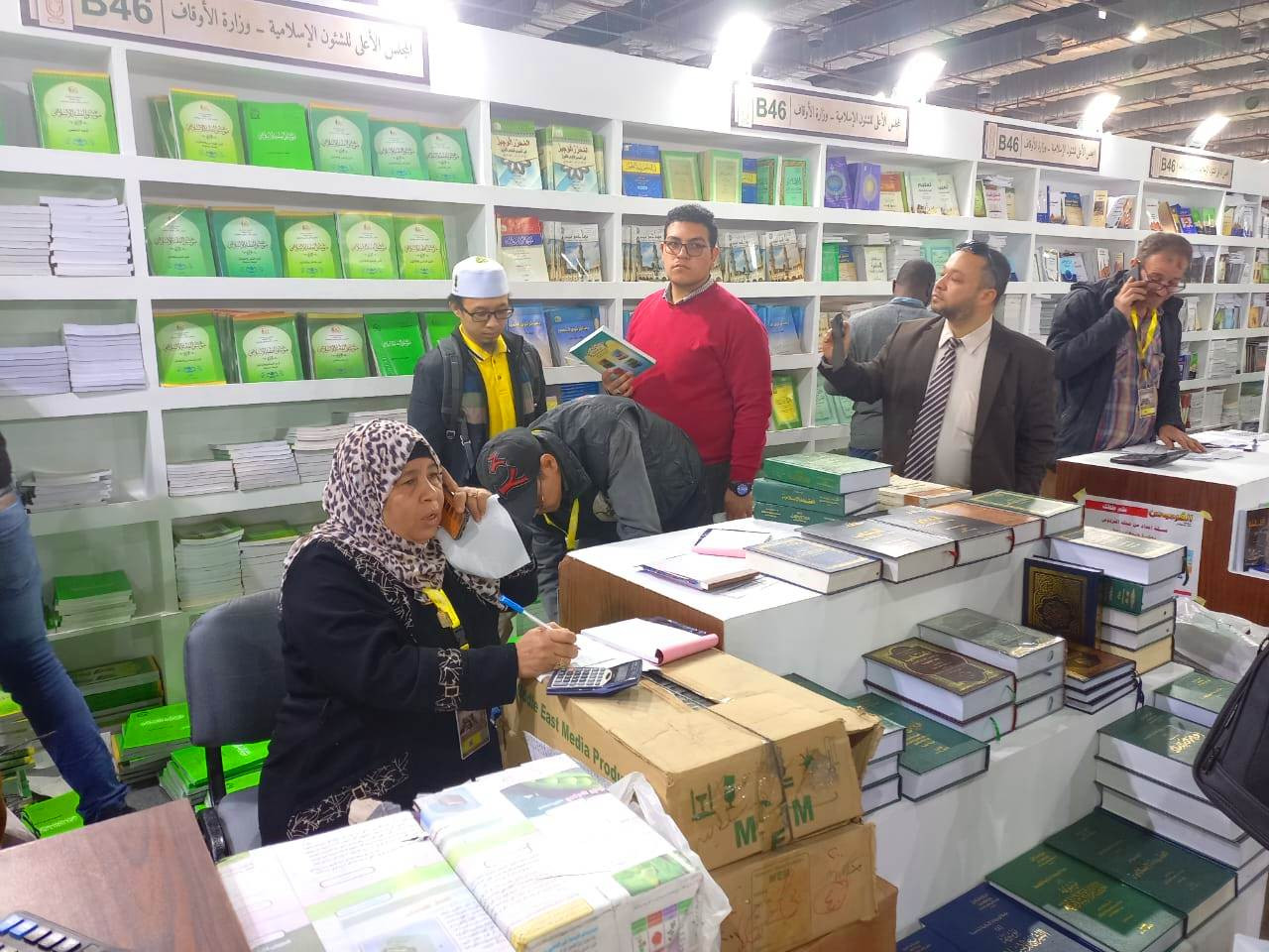 إقبال كثيف على إصدارات وزارة الأوقاف