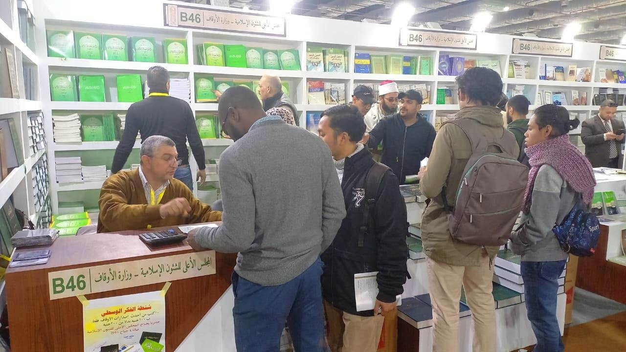 إقبال كثيف على إصدارات وزارة الأوقاف