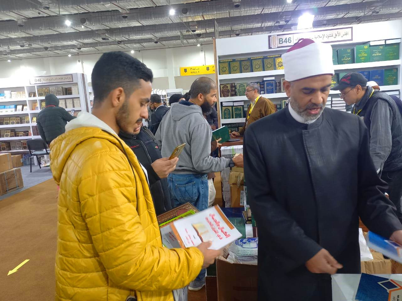 إقبال كثيف على إصدارات وزارة الأوقاف