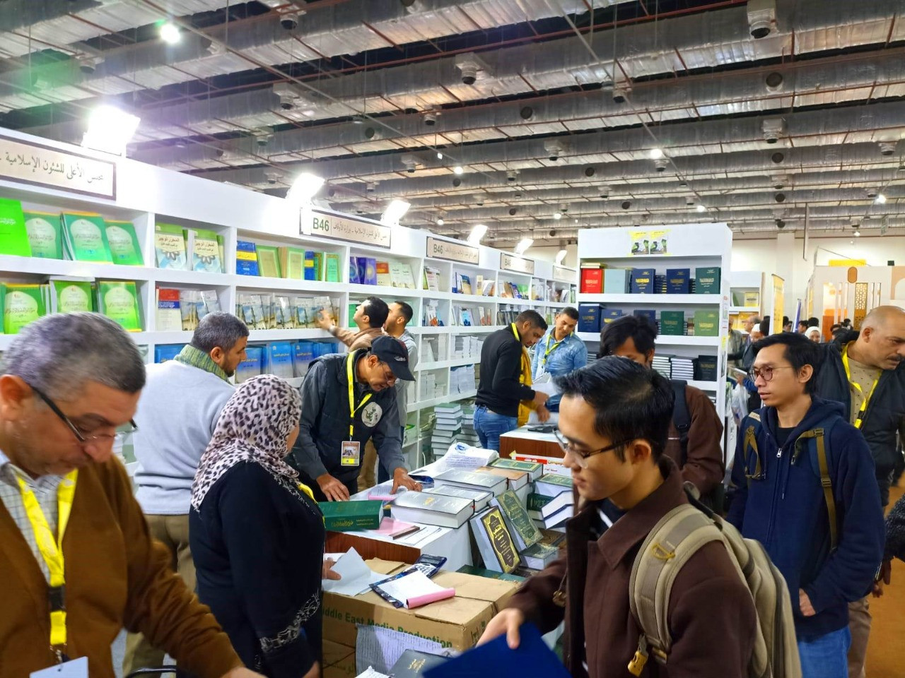 إقبال كثيف على إصدارات وزارة الأوقاف