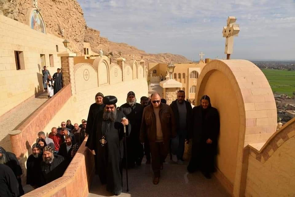 محافظ أسيوط يزور دير «مارمينا» بأبنوب