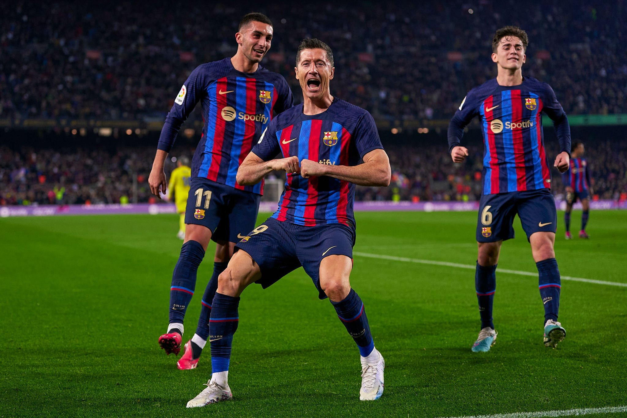 برشلونة يهزم ريال بيتيس 3-1 في وداع ليفاندوفسكي