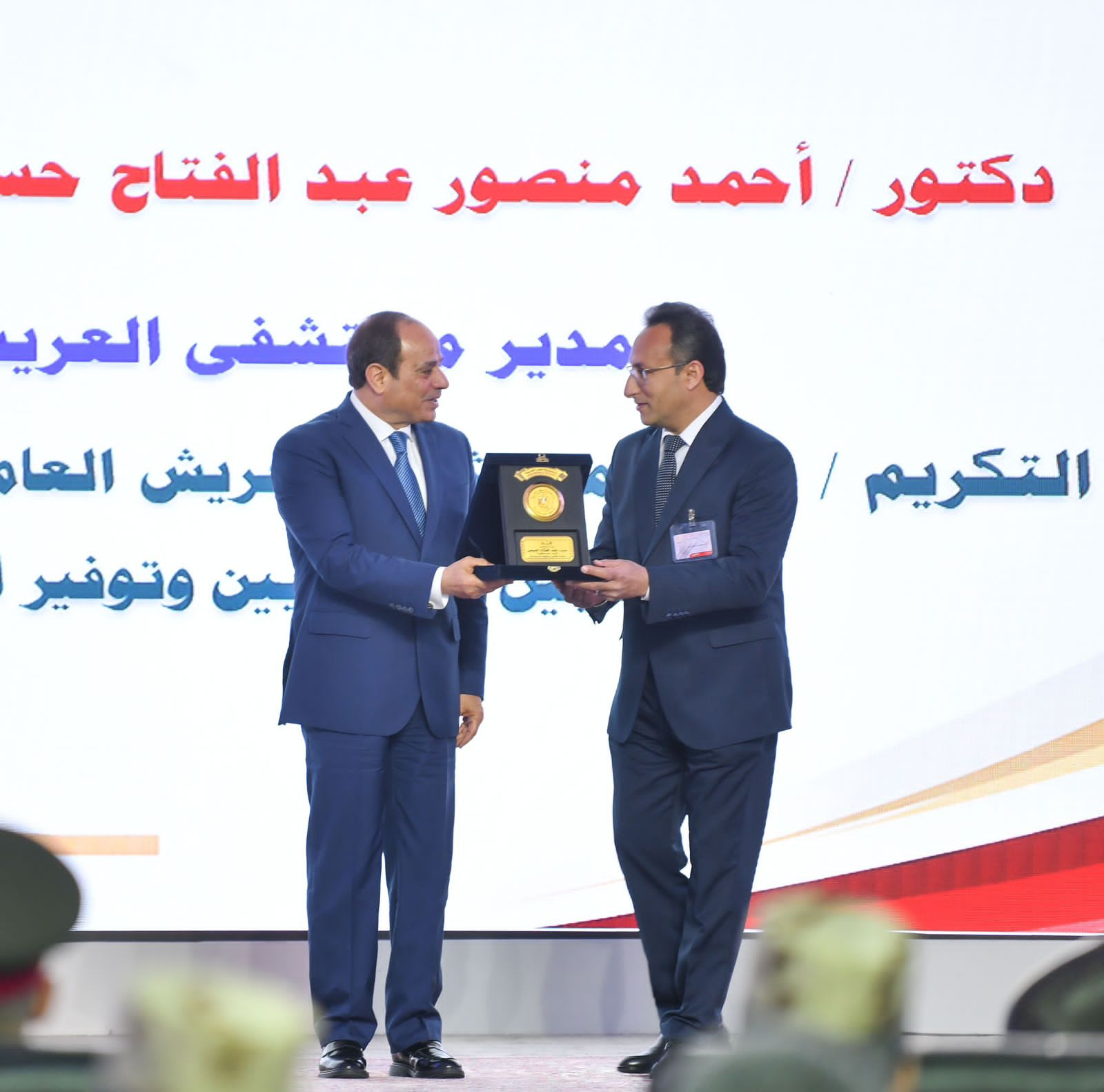السيسى يكرم مجموعة متميزة من أبناء سيناء